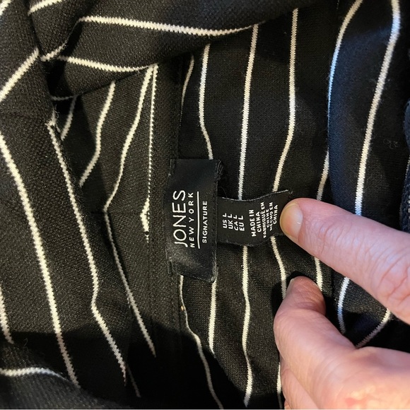 🖤 JONES NEW YORK – Striped Funnel Neck Top (L) - Picture 7 of 7